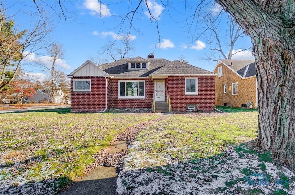 ranch-style home with a front lawn