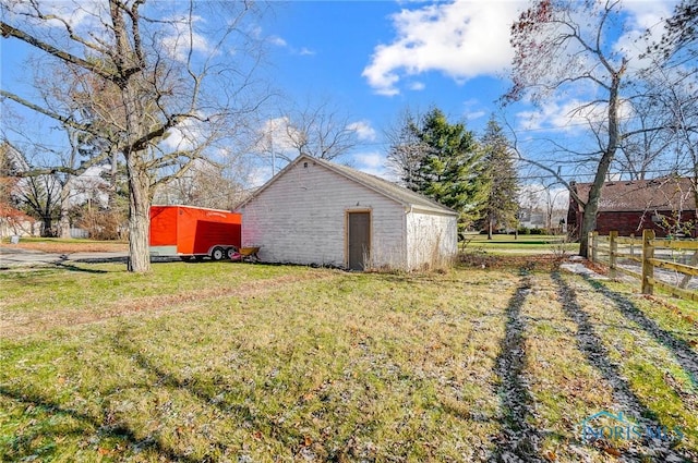 view of side of property featuring a lawn