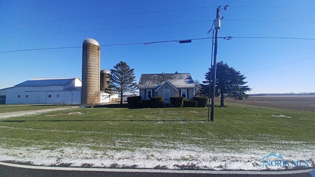 view of front of house with a front yard