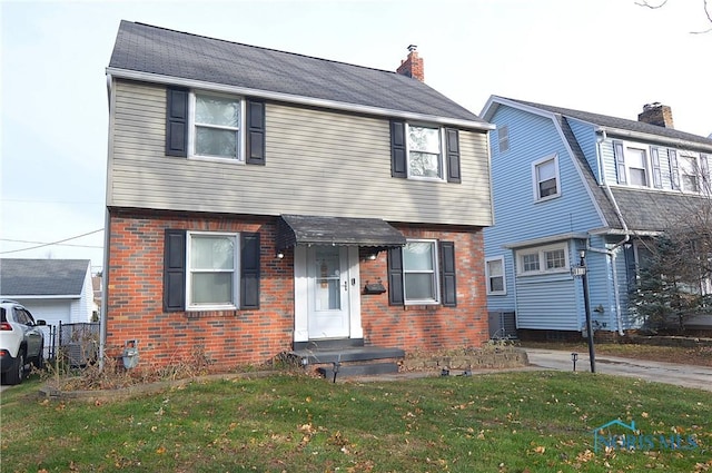 view of front of property with a front yard