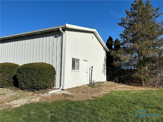 exterior space featuring a yard