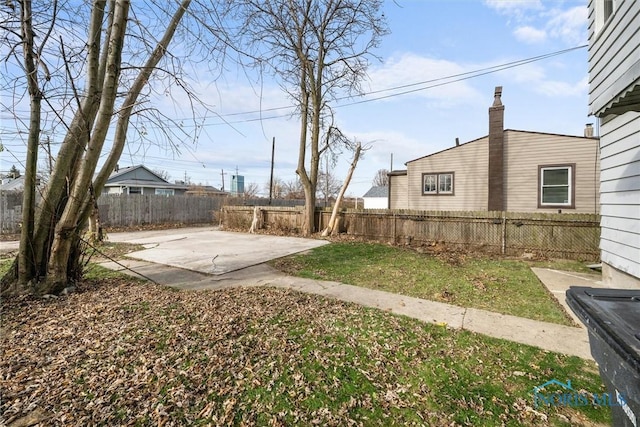 view of yard with a patio area