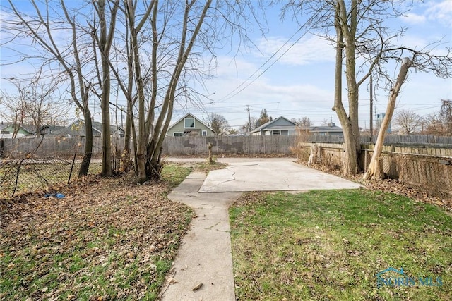 view of yard with a patio area