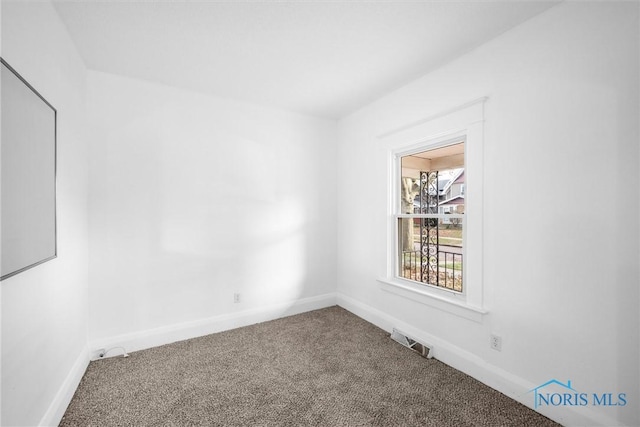 view of carpeted spare room