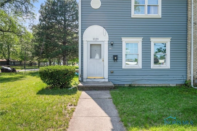 entrance to property with a yard