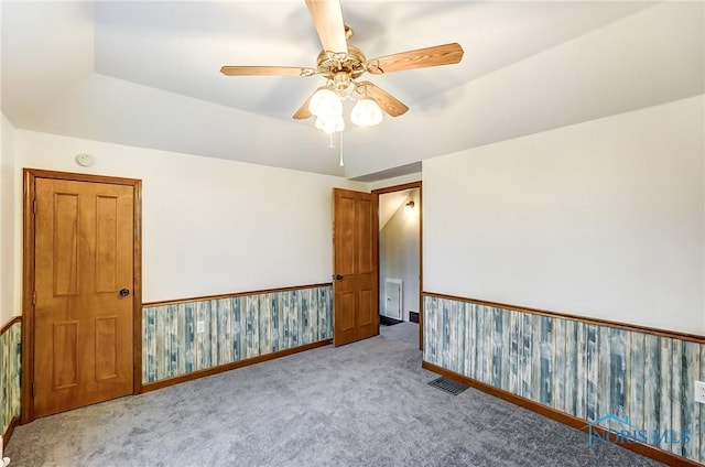 carpeted spare room with ceiling fan