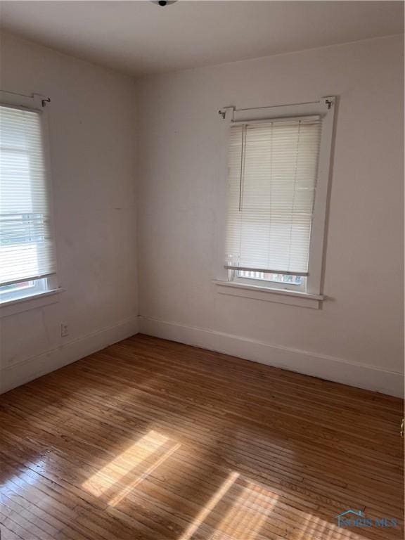 1009 Slater St, Toledo, OH 43612 - empty room with wood-type flooring