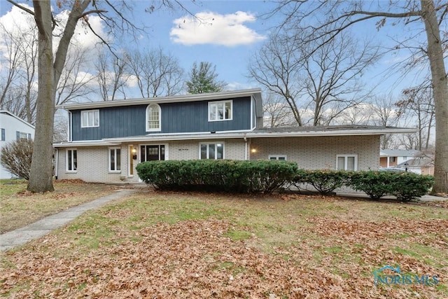 front facade with a front yard