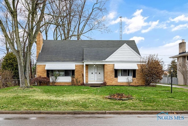 view of front of house featuring a front yard