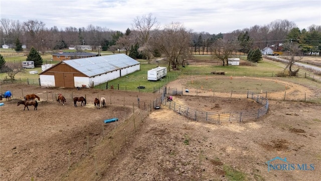 view of yard featuring a rural view