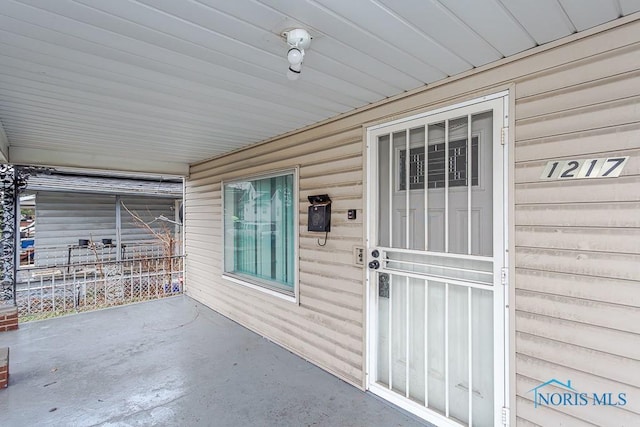 property entrance with covered porch