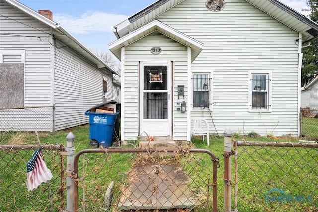 view of front of house with a front lawn