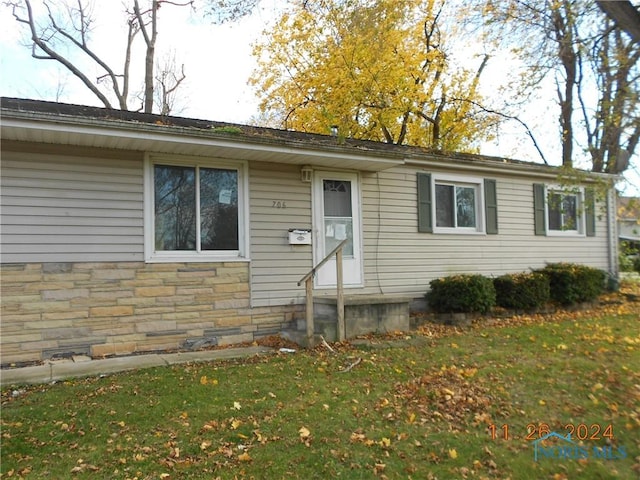 ranch-style house with a front yard