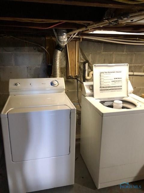 washroom featuring washer and clothes dryer