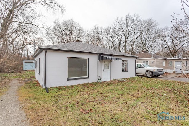 view of front of property with a front lawn