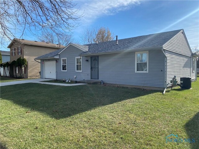 single story home featuring a front lawn and a garage