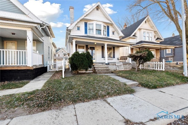 view of front of home with covered porch and a front yard