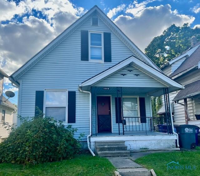 bungalow-style house featuring covered porch