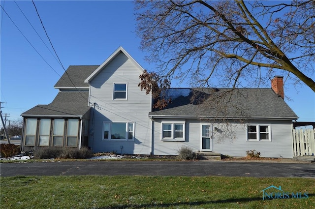 view of front of property