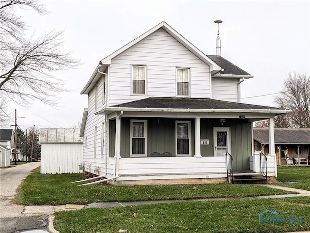 view of front of house with a front lawn