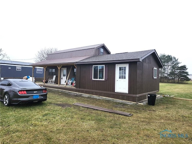 view of front of home with covered porch and a front yard