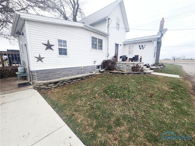 view of front of house featuring a front lawn and a wooden deck