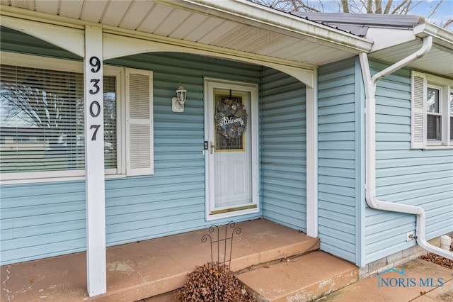 entrance to property featuring a porch