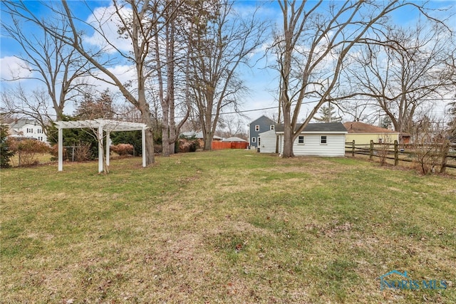 view of yard featuring a pergola