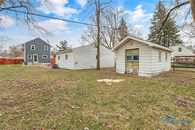 exterior space featuring an outdoor structure and a yard