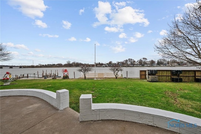 view of yard featuring a water view