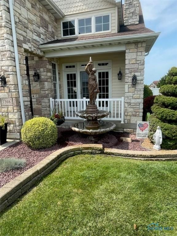 entrance to property featuring a yard