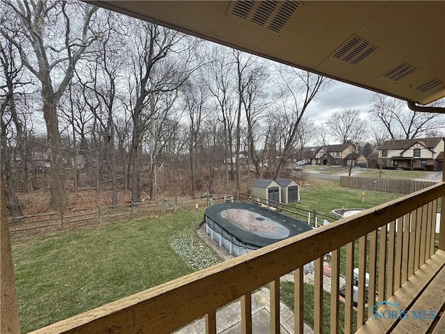 view of yard with a storage shed