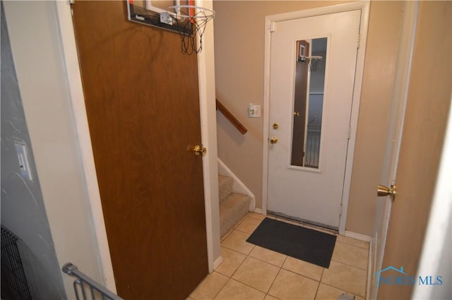 entryway featuring light tile patterned floors