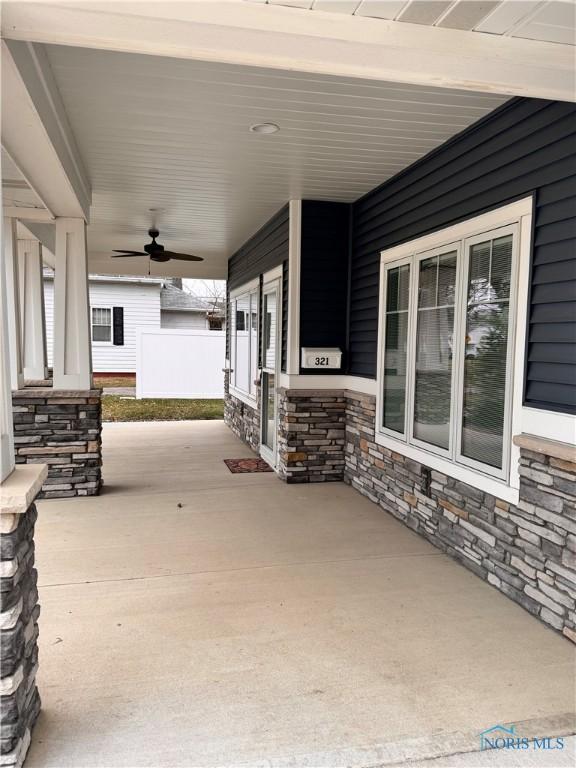 view of patio with covered porch and ceiling fan