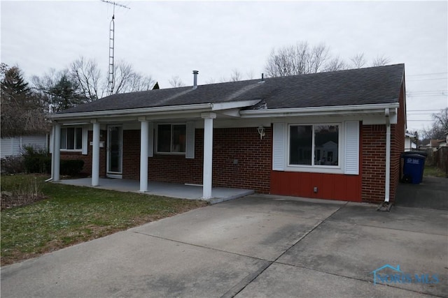 ranch-style house featuring a porch