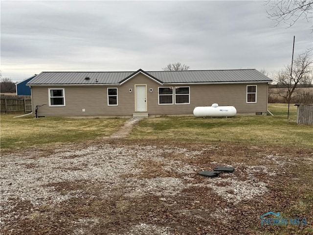 back of house featuring a yard