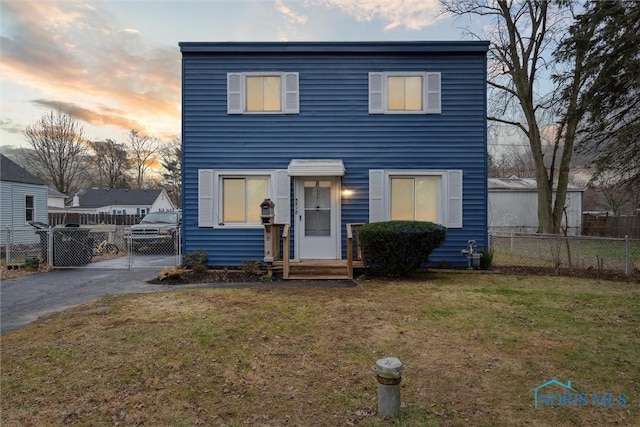 view of front facade with a yard