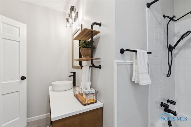 bathroom with vanity and tiled shower / bath