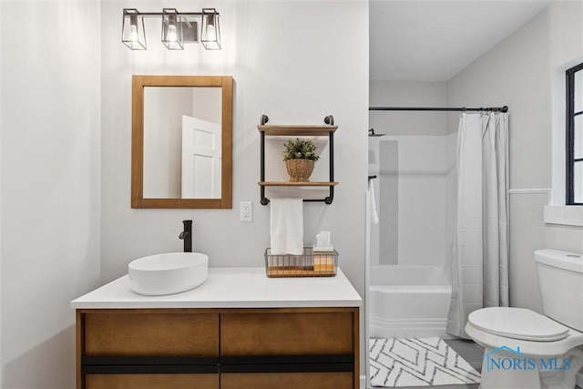 full bathroom featuring shower / tub combo with curtain, vanity, and toilet