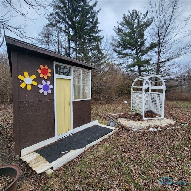 view of outbuilding