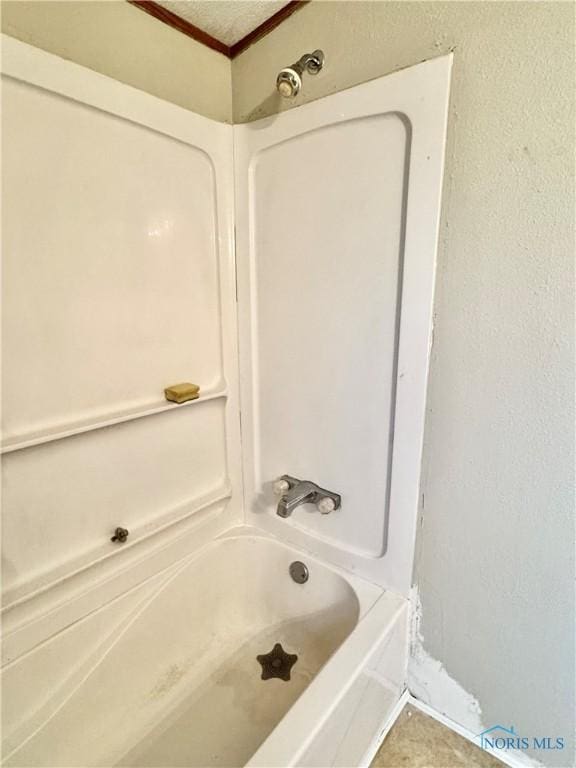 bathroom with bathtub / shower combination