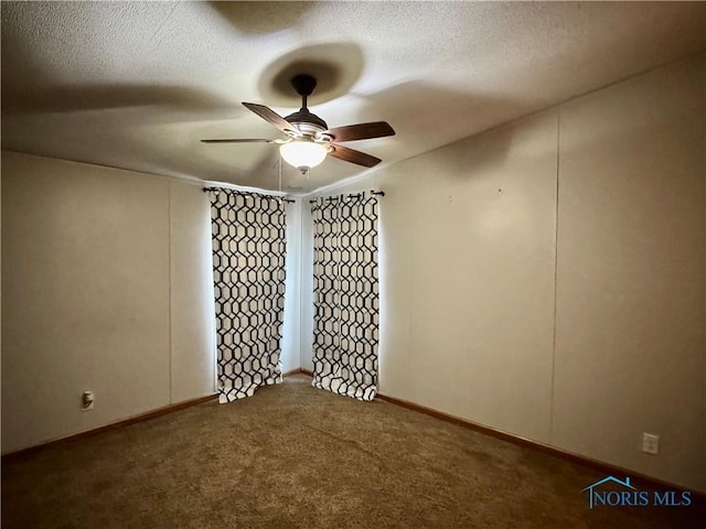 carpeted spare room featuring ceiling fan and a textured ceiling