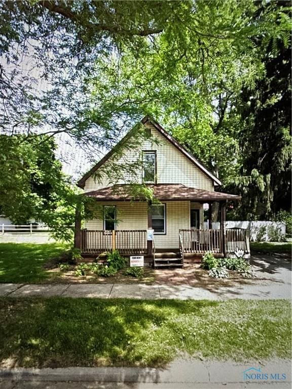 country-style home featuring a porch