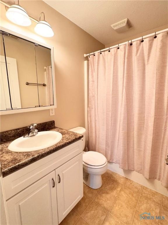 full bathroom with shower / tub combo, vanity, and toilet