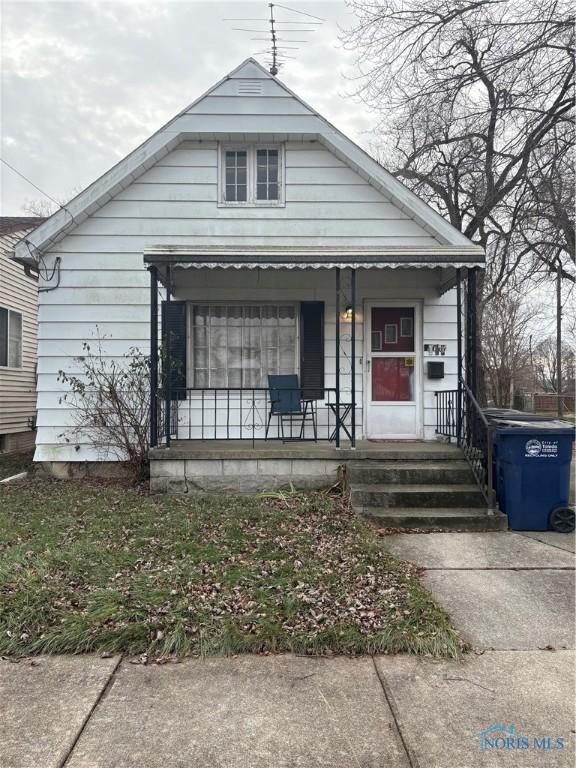 bungalow-style house featuring covered porch