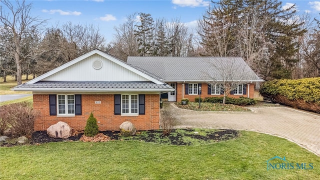 view of front of house with a front yard