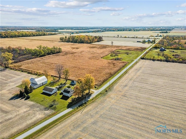 birds eye view of property featuring a rural view