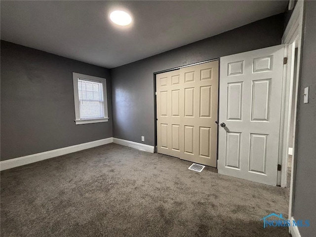 unfurnished bedroom with carpet flooring and a closet