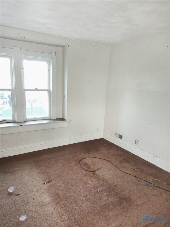 empty room featuring carpet