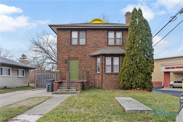 view of front of home with a front lawn